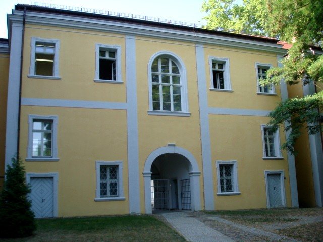 Sanierter Klosterhof in Neuzelle mit erneuerten Fenstern